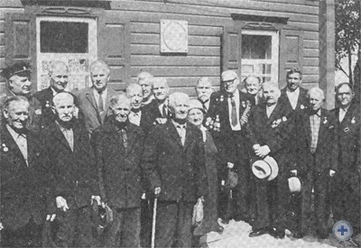 Встреча ветеранов бывшей 1-й Украинской дивизии возле музея Н. А. Щорса. 1978 г.