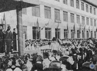 Открытие новой школы в Белогорске. 1965 г.