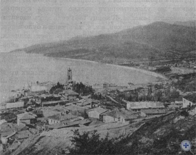 Общий вид Ялты с Поликуровского холма. 1890 г.