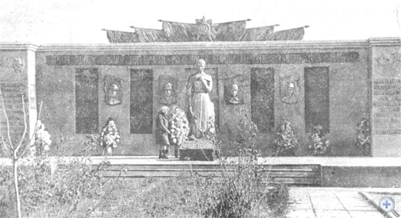 Памятник воинам-односельчанам и воинам — освободителям Камышеватого, павшим в годы Великой Отечественной войны, 1974 г.