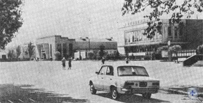 Центральная площадь в Томаковке. 1976 г.