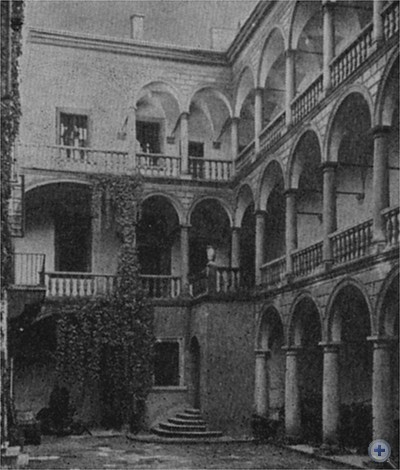 Внутренний дворик дома К. Корнякта, построенного на площади Рынок в 1580 году. Архитектор П. Римлянин. Львов, 1966 г.