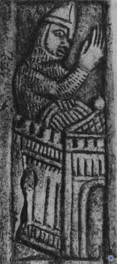 Крышка малой костяной шкатулки с изображением древнерусского воина. Найдена во время археологических раскопок городища Плеснеска в 1940 г.