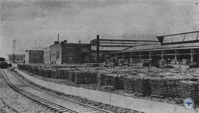 Продукция завода строительной керамики перед отправкой заказчикам. Городок, 1976 г.