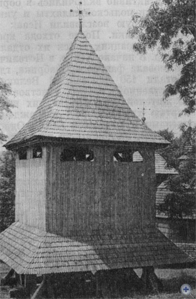 Памятник архитектуры XVI в.— колокольня. Потелич, 1975 г.