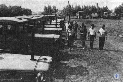 На практических занятиях в сельском профессионально-техническом училище № 8. Кривое Озеро, 1980 г.