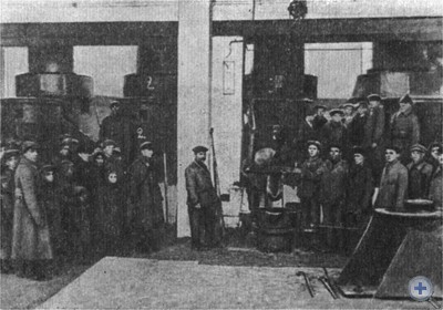 В день пуска труболитейного завода. Ахтырка, 30 ноября 1932 г.