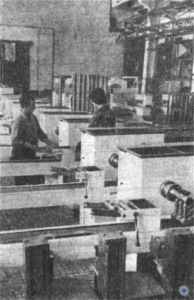 Участок сборки пельменных аппаратов на Белопольском машиностроительном заводе, Белополье, 1979 г.