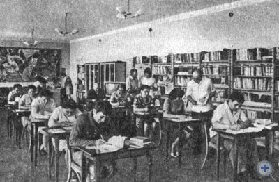 В читальном зале библиотеки с. Добрянского. 1979 г.