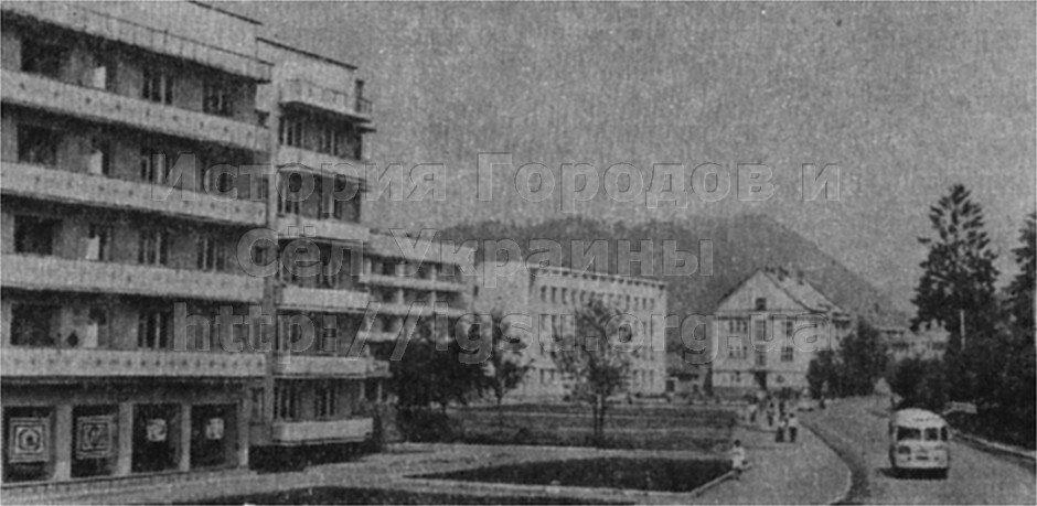 Центральная улица в Межгорье. 1981 г.