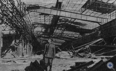Демобилизованный старшина И. Г. Чаусов на разрушенном фашистами родном заводе. Запорожье, 1945 г.
