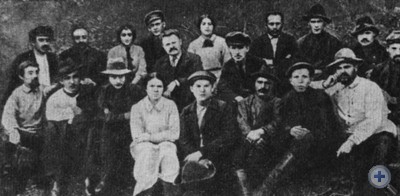 Группа членов Бердянском организации РСДРП на маевке. 1905 г.
